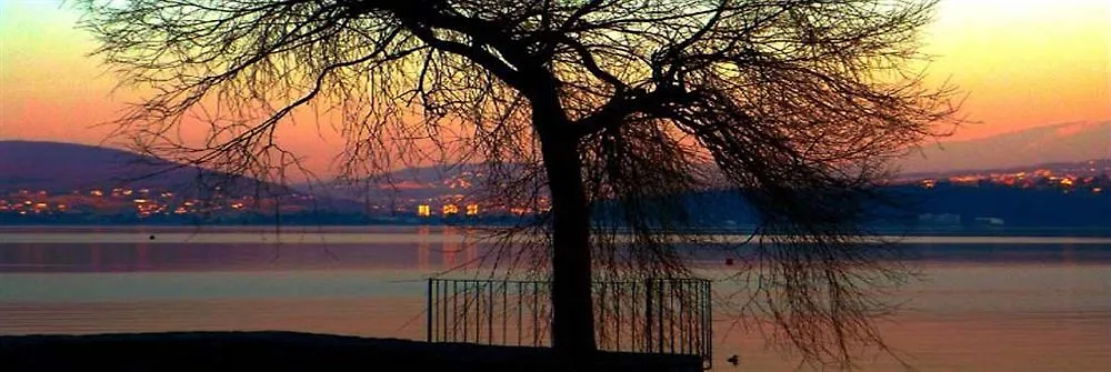 Hotel Noemys Viviers-du-lac 2*,